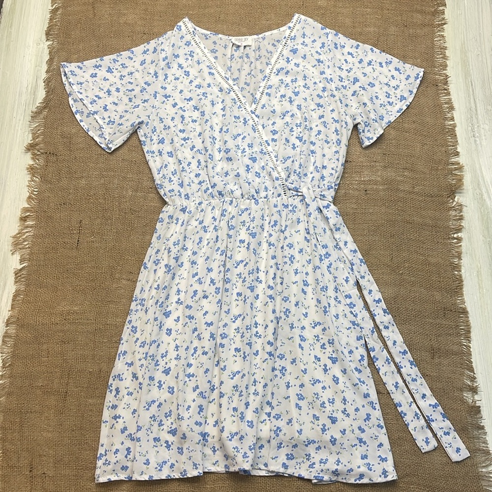 💚5/$25 Sienna Sky Floral Wrap Dress in Blue & White Sz M